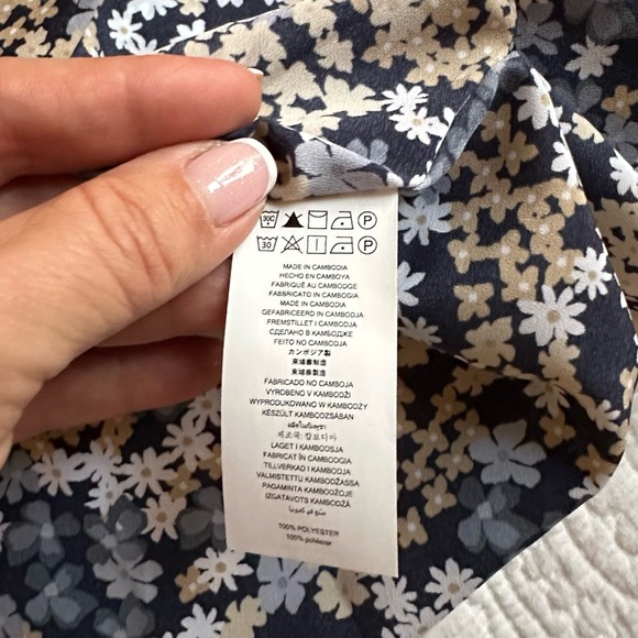 MICHAEL Michael Kors. Top cold shoulder blouse. Size OX - Picture 10 of 13